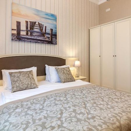 Royal Mini-Apart Hotel On Rynok Square Lwów Zewnętrze zdjęcie