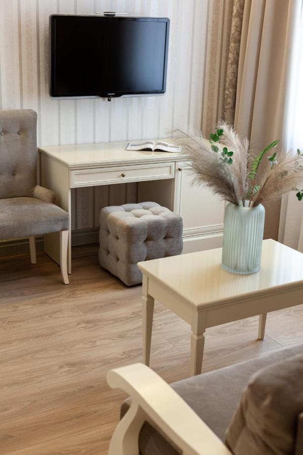 Royal Mini-Apart Hotel On Rynok Square Lwów Zewnętrze zdjęcie
