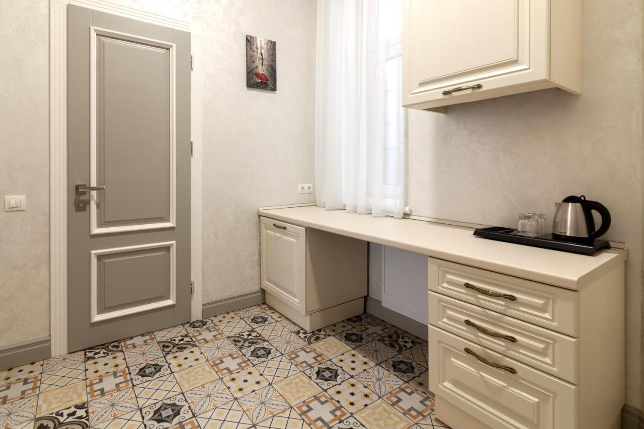 Royal Mini-Apart Hotel On Rynok Square Lwów Zewnętrze zdjęcie