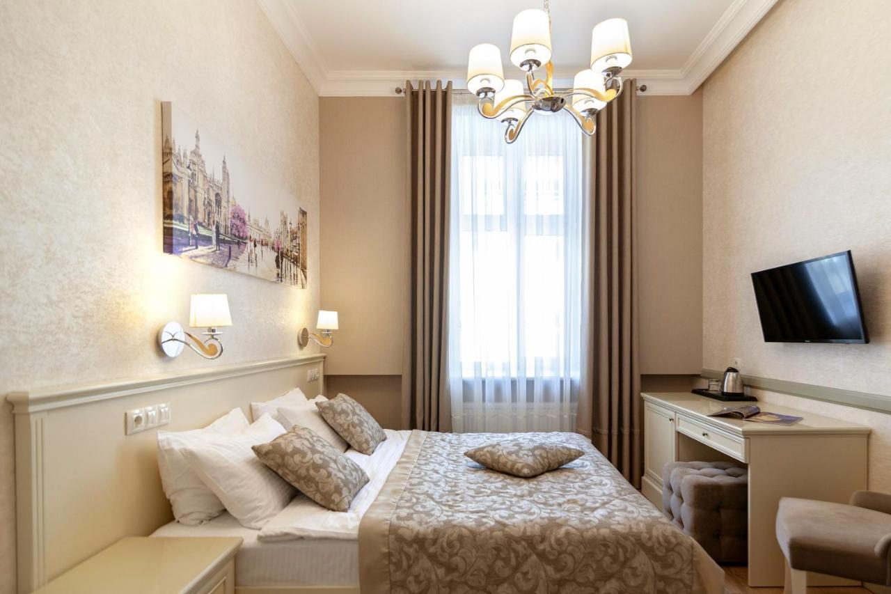 Royal Mini-Apart Hotel On Rynok Square Lwów Zewnętrze zdjęcie