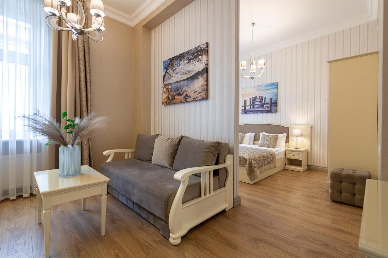 Royal Mini-Apart Hotel On Rynok Square Lwów Zewnętrze zdjęcie