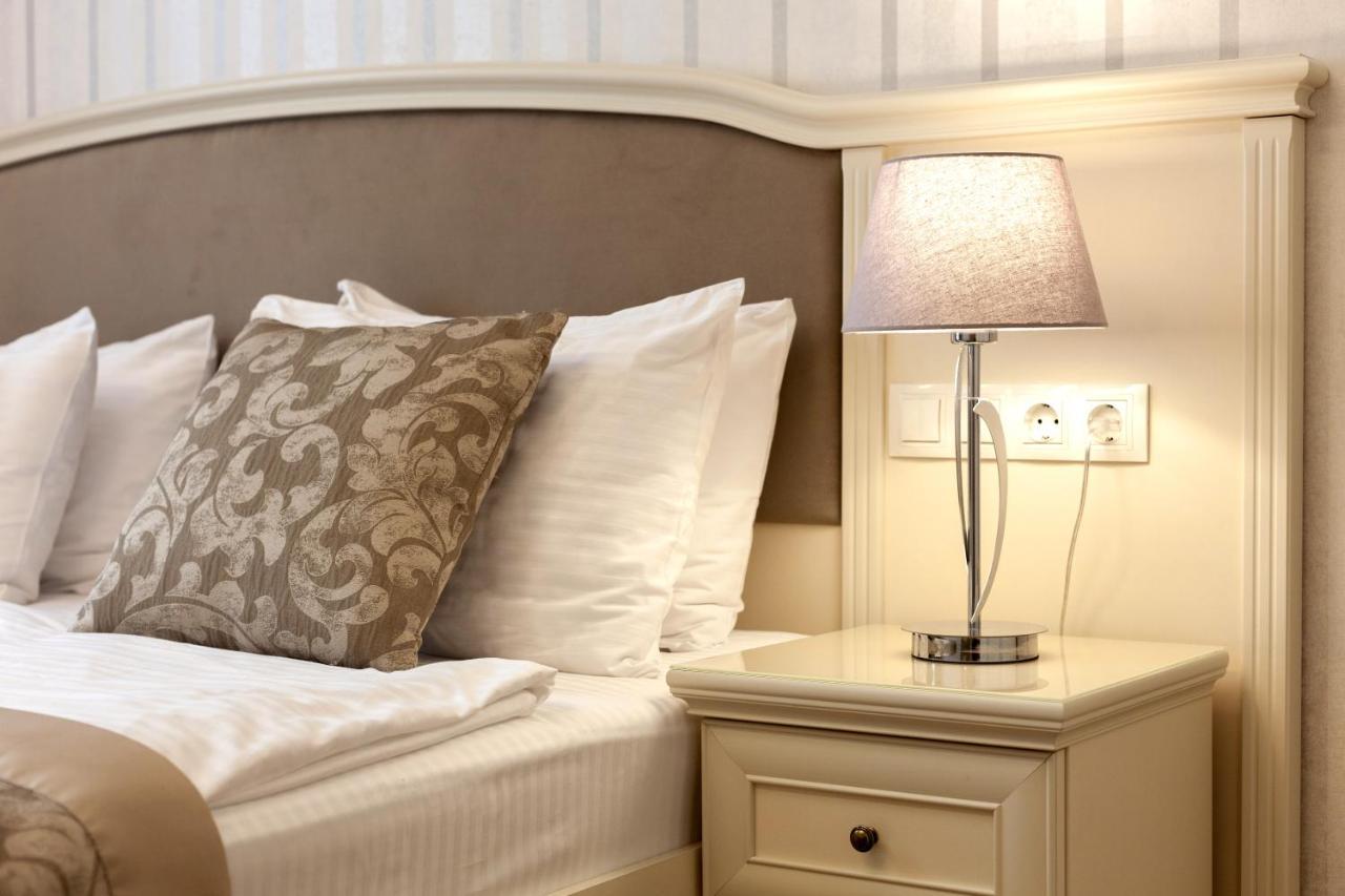 Royal Mini-Apart Hotel On Rynok Square Lwów Zewnętrze zdjęcie