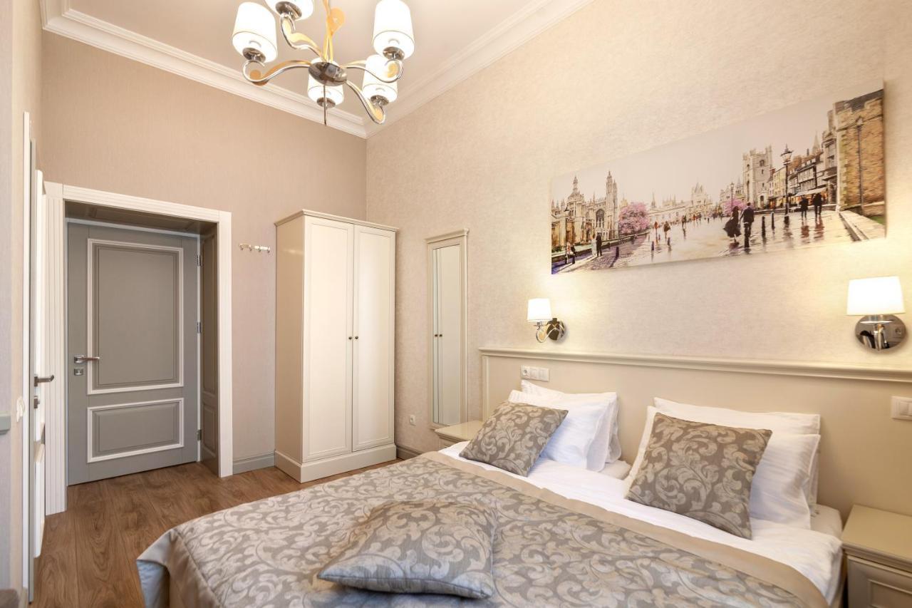 Royal Mini-Apart Hotel On Rynok Square Lwów Zewnętrze zdjęcie