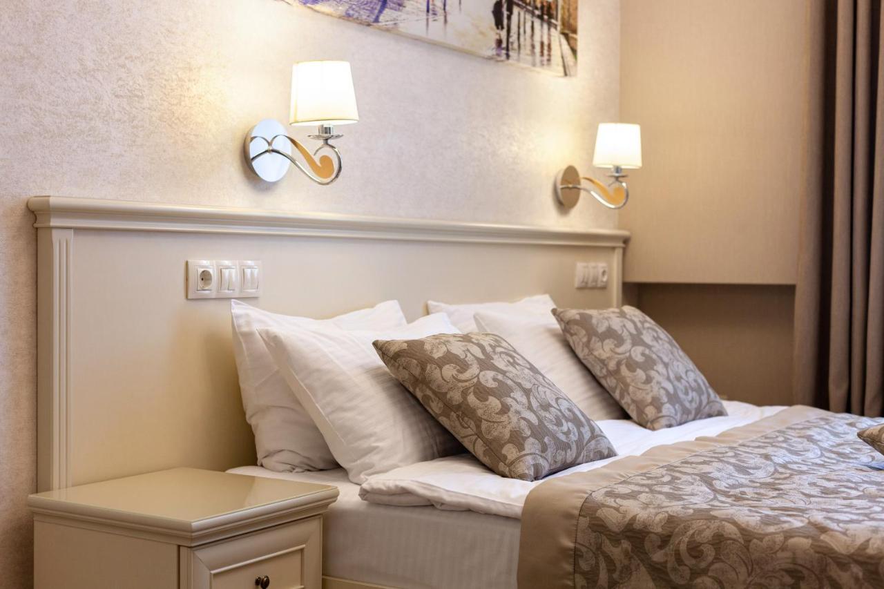 Royal Mini-Apart Hotel On Rynok Square Lwów Zewnętrze zdjęcie