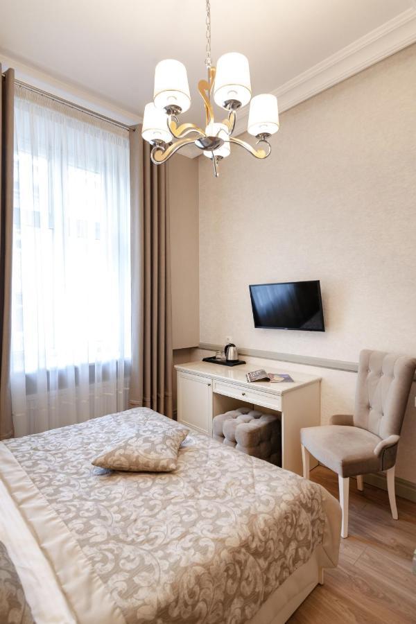 Royal Mini-Apart Hotel On Rynok Square Lwów Zewnętrze zdjęcie