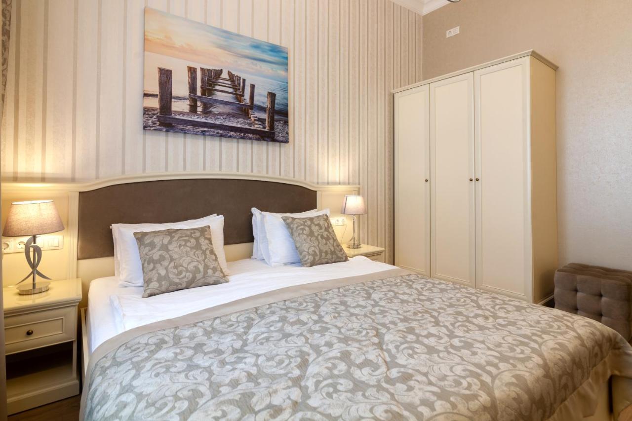 Royal Mini-Apart Hotel On Rynok Square Lwów Zewnętrze zdjęcie
